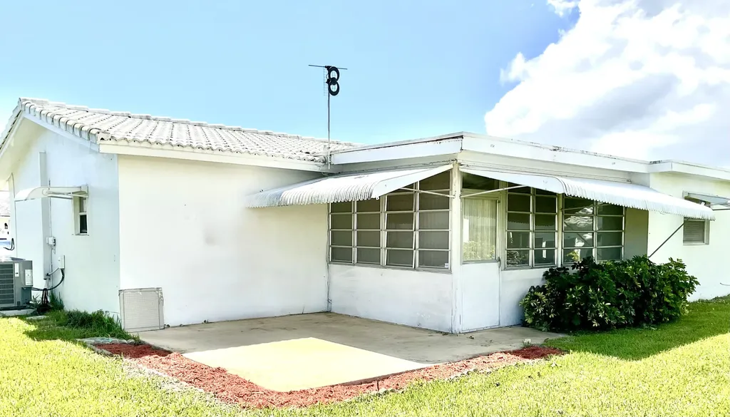 119 SW 10th Court Boynton Beach FL 33426