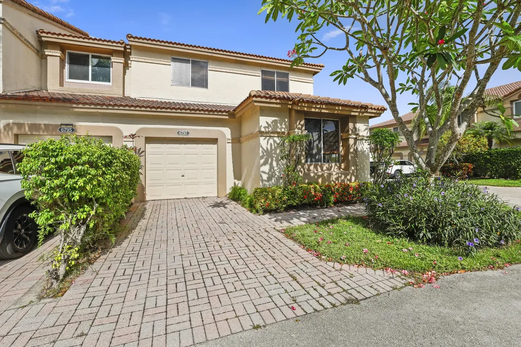 6797 Via Regina Boca Raton FL 33433