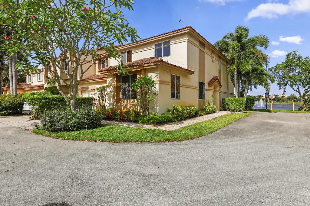 6797 Via Regina Boca Raton FL 33433