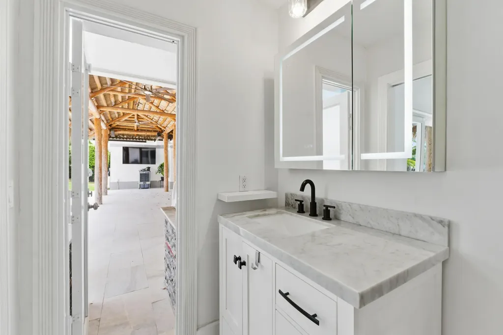 5900 Bayview Drive Fort Lauderdale FL 33308