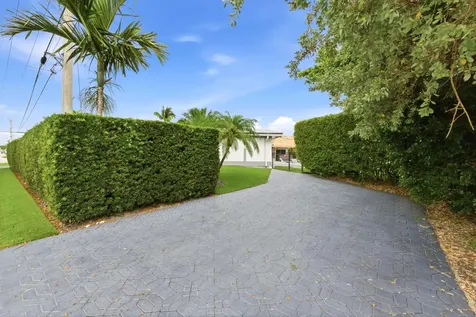 5900 Bayview Drive Fort Lauderdale FL 33308