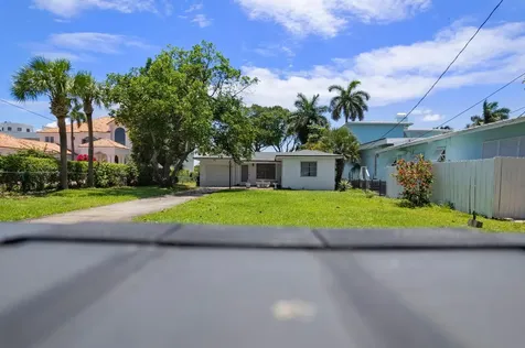 1725 N Lakeside Drive Lake Worth Beach FL 33460