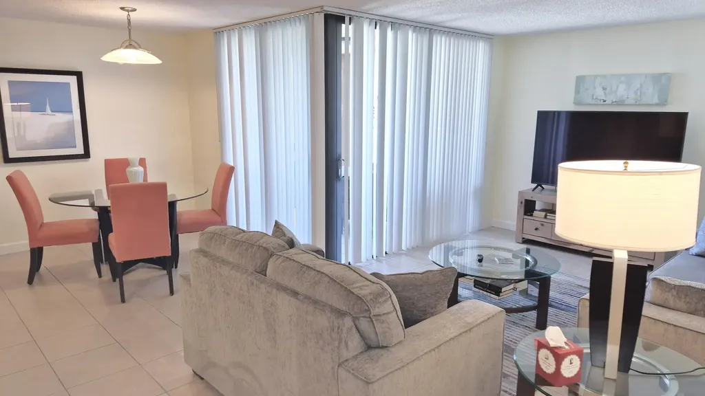 450 Egret Circle Delray Beach FL 33444