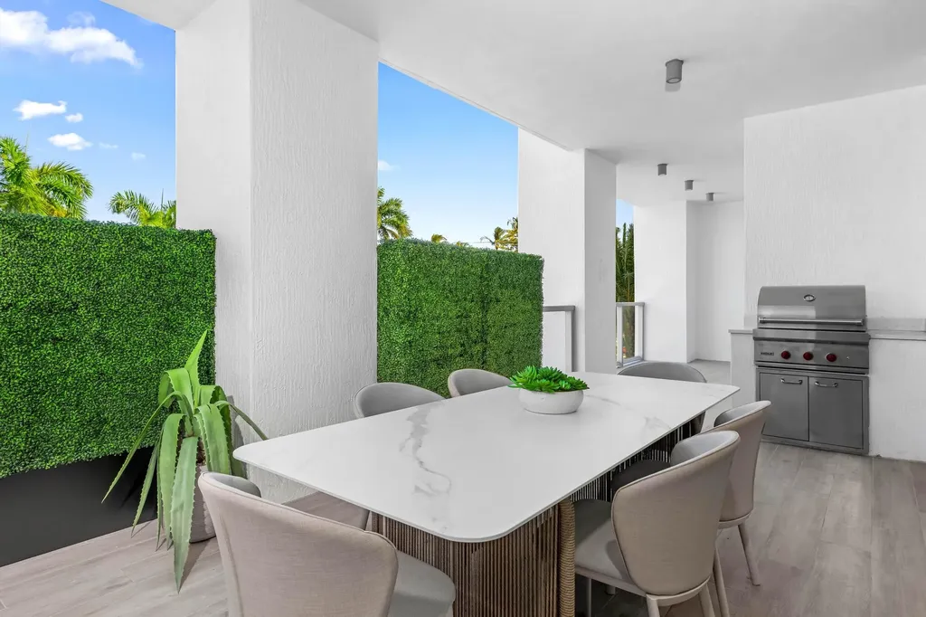495 E Royal Palm Road Boca Raton FL 33432
