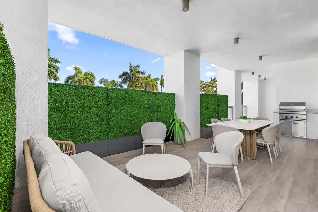 495 E Royal Palm Road Boca Raton FL 33432