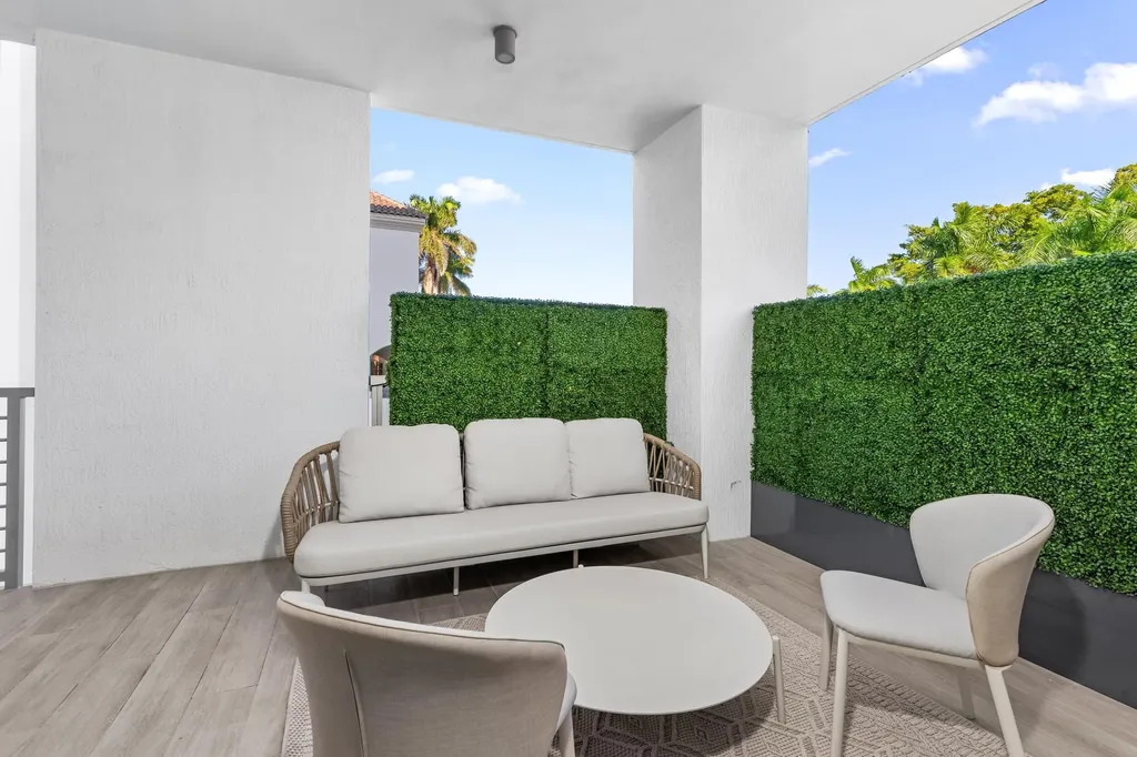 495 E Royal Palm Road Boca Raton FL 33432