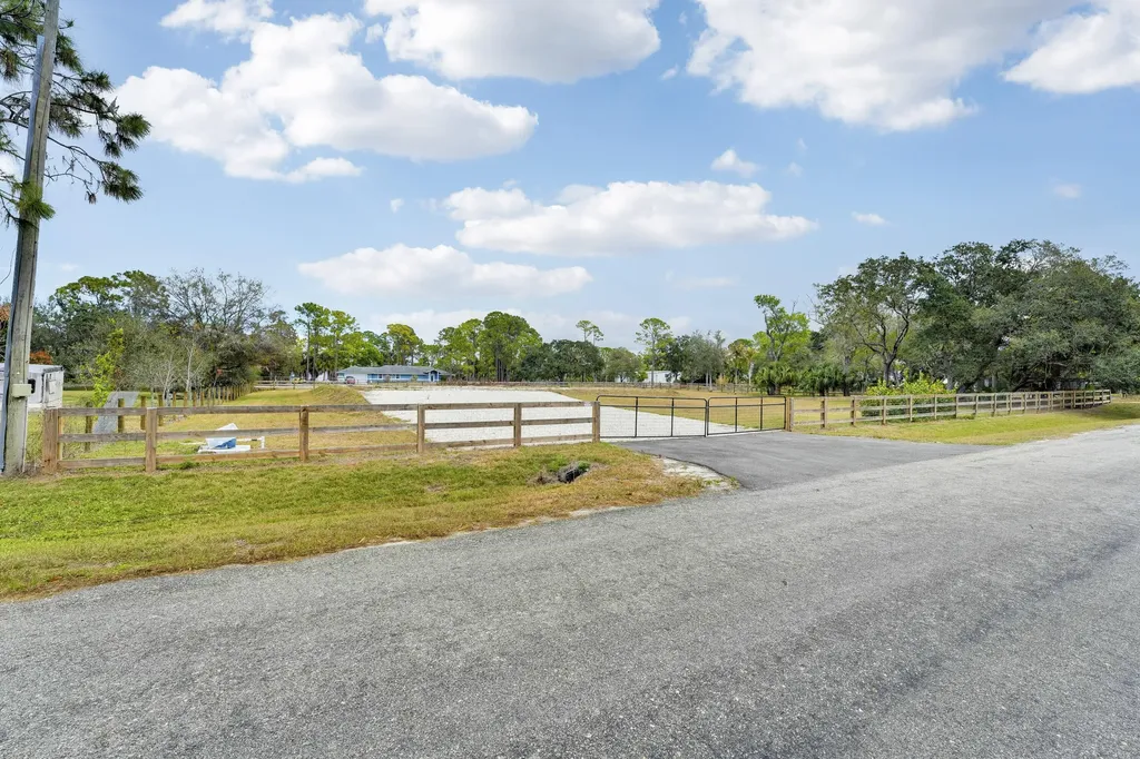 15743 99th Street N West Palm Beach FL 33412