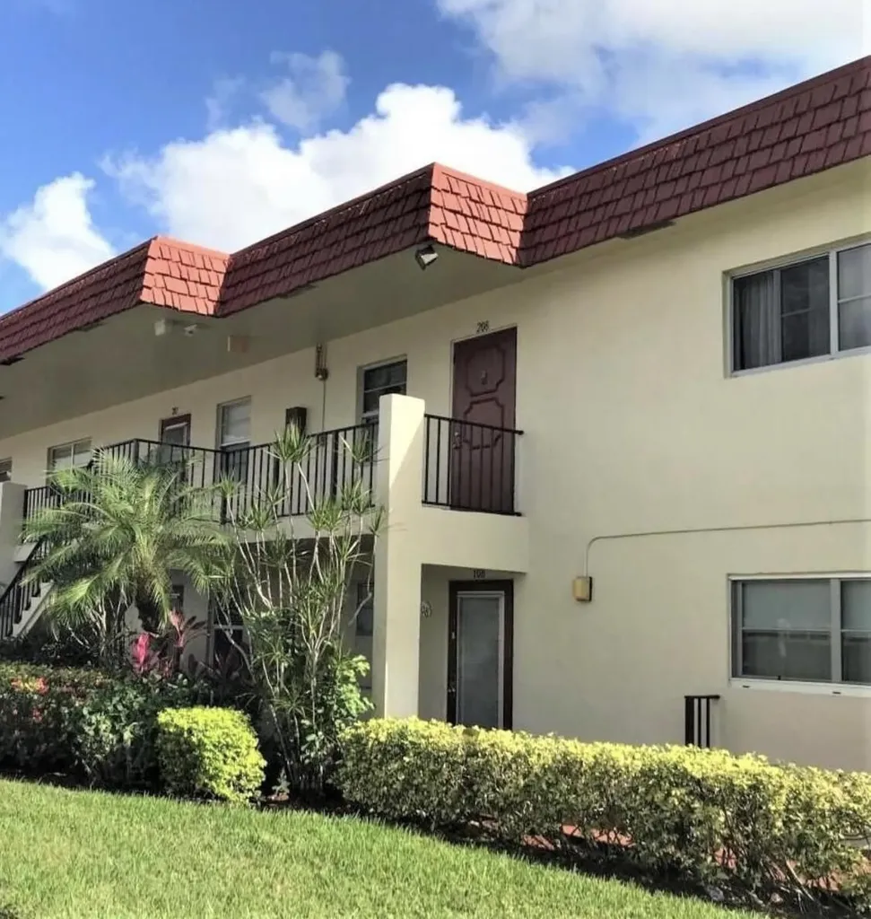 19 Abbey Lane Delray Beach FL 33446