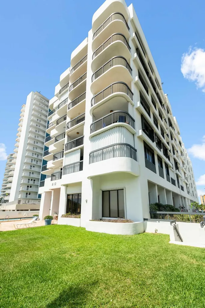 812 N Ocean Boulevard Pompano Beach FL 33062
