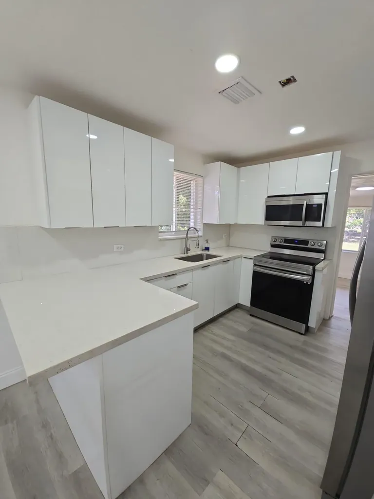 4819 SW 22nd Street West Park FL 33023