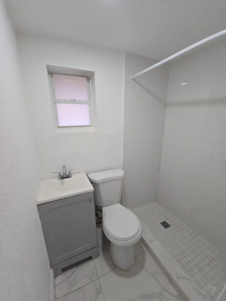 4819 SW 22nd Street West Park FL 33023