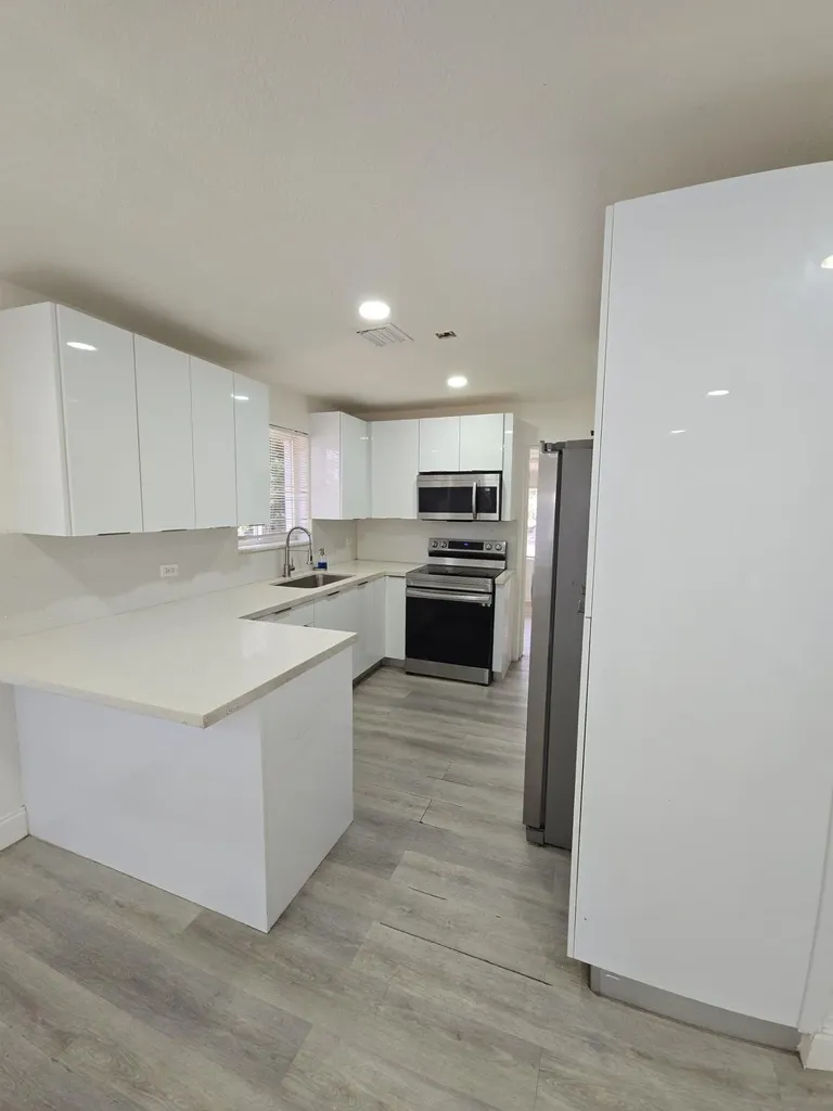 4819 SW 22nd Street West Park FL 33023