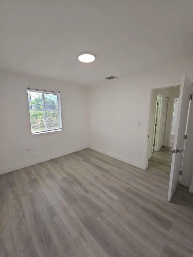 4819 SW 22nd Street West Park FL 33023