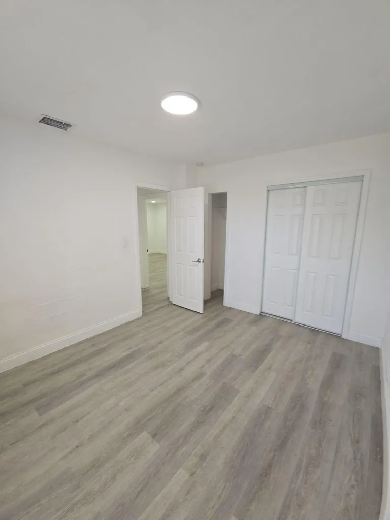 4819 SW 22nd Street West Park FL 33023