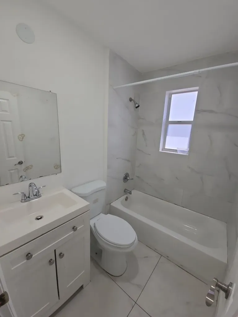 4819 SW 22nd Street West Park FL 33023