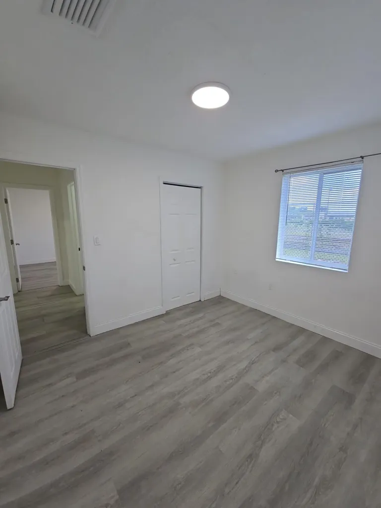 4819 SW 22nd Street West Park FL 33023