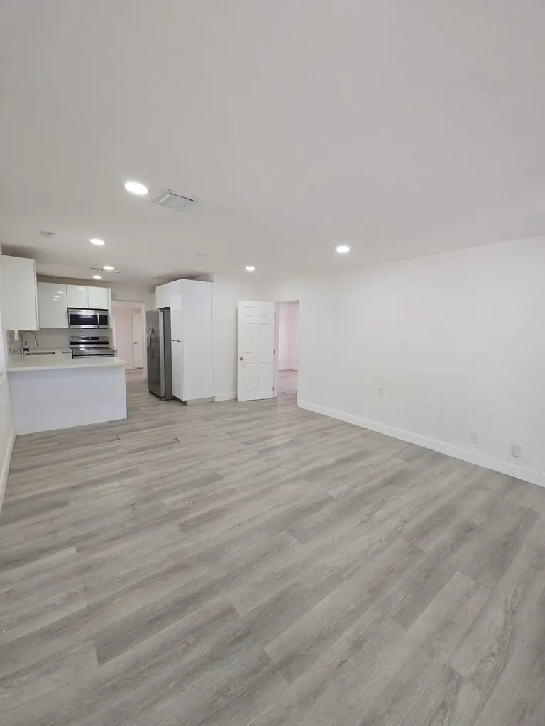 4819 SW 22nd Street West Park FL 33023