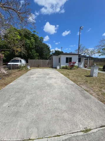 4819 SW 22nd Street West Park FL 33023