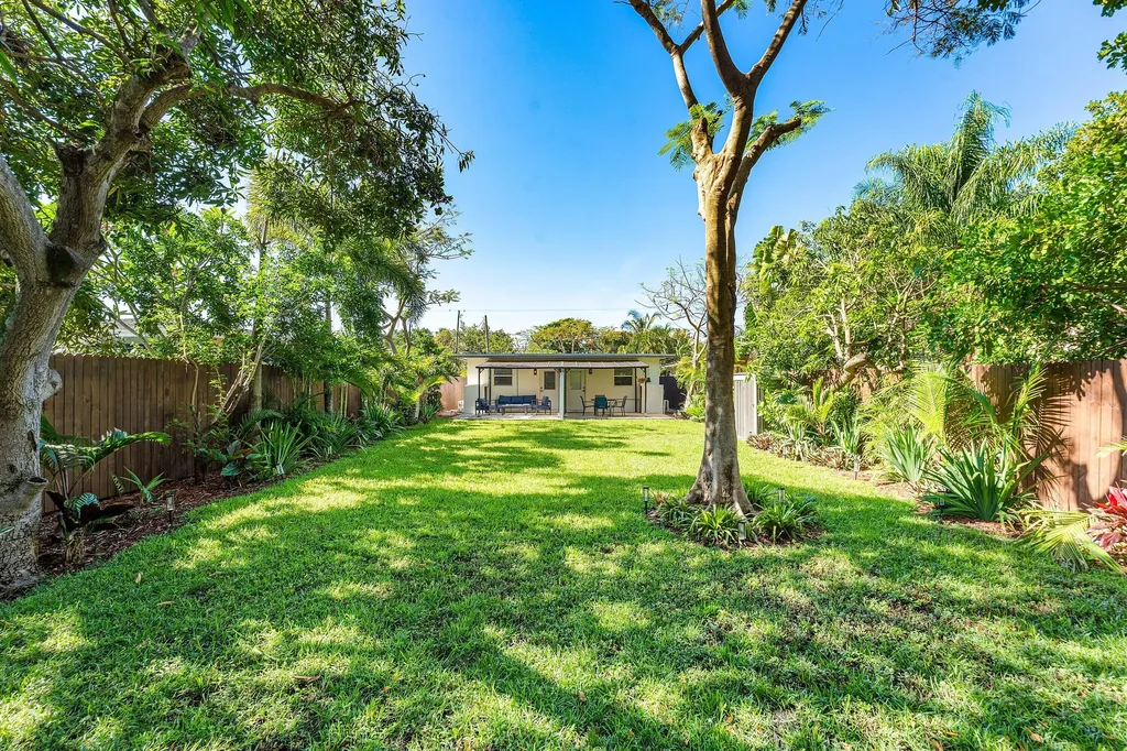 1545 NE 32nd Street Oakland Park FL 33334