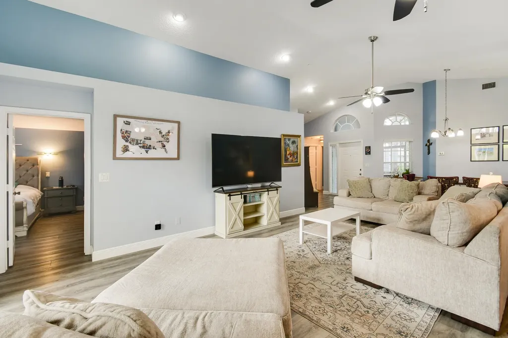 1644 Oak Berry Circle Wellington FL 33414