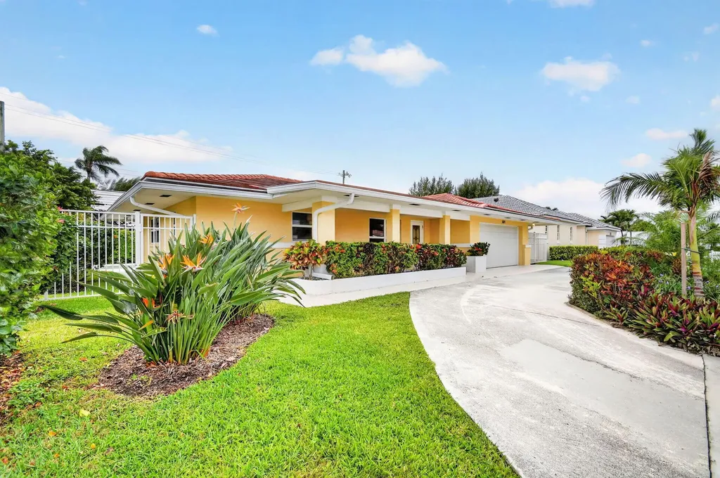 1221 Singer Drive Singer Island FL 33404