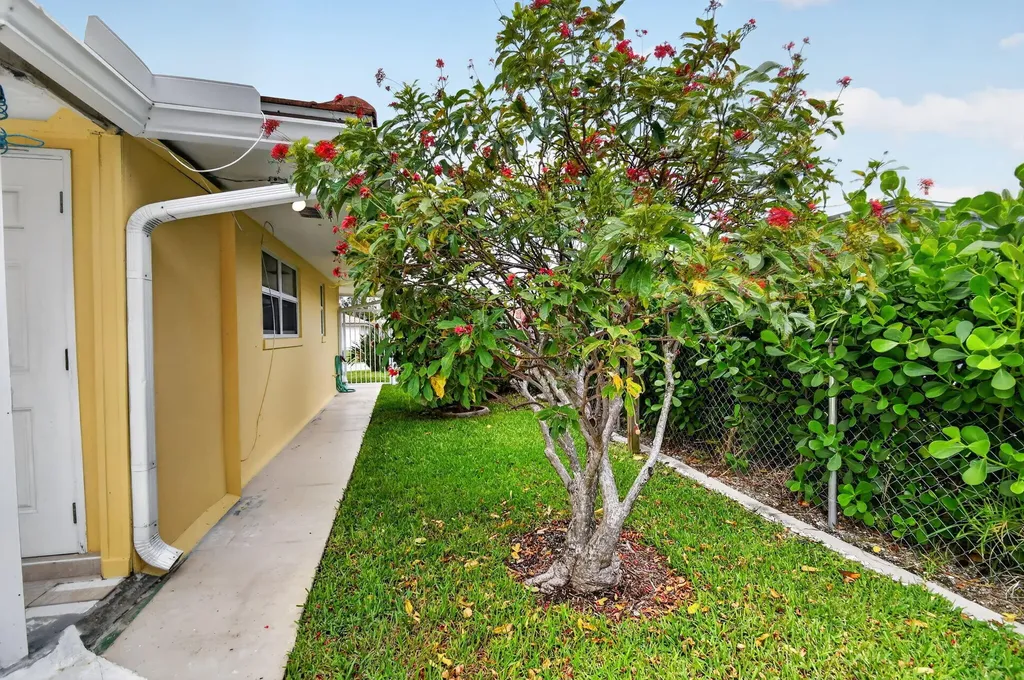 1221 Singer Drive Singer Island FL 33404