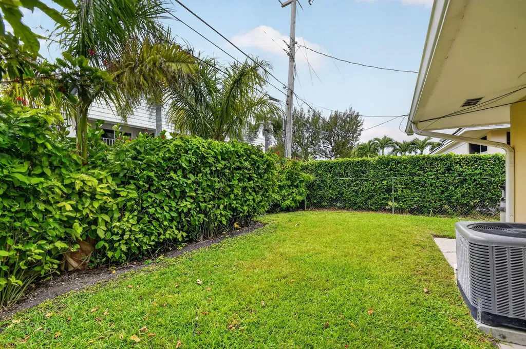 1221 Singer Drive Singer Island FL 33404