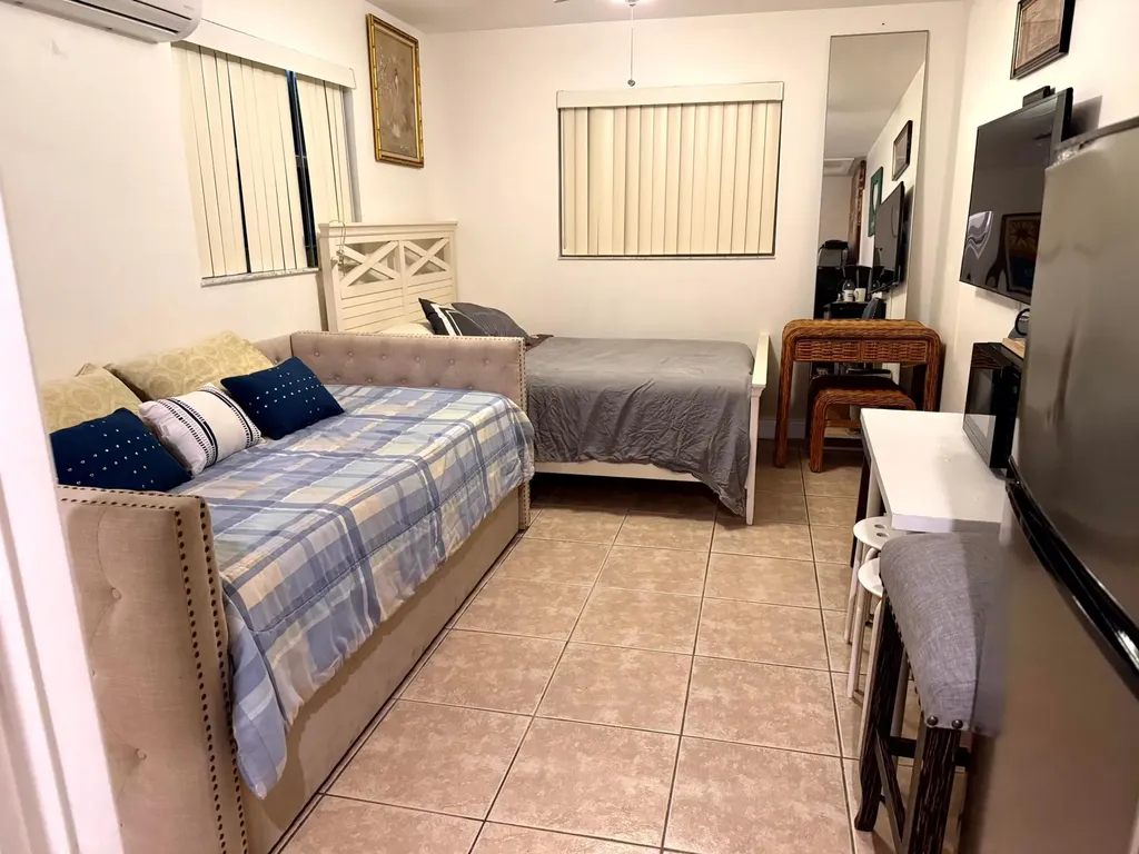 2452 Madison Street Hollywood FL 33020