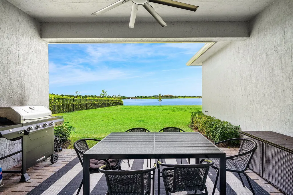 655 Hookline Circle Loxahatchee FL 33470