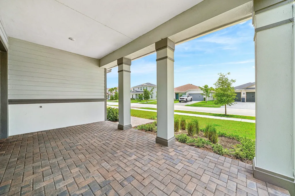 655 Hookline Circle Loxahatchee FL 33470