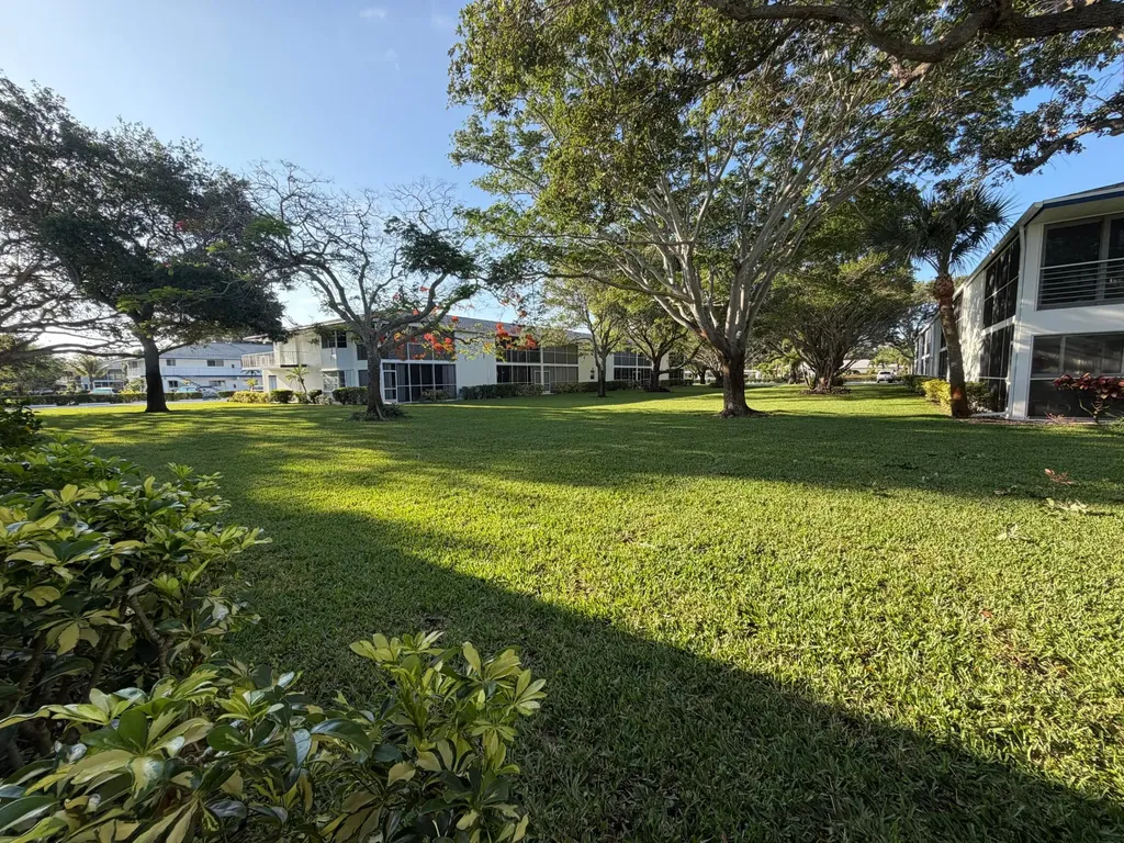 9 Westwood Avenue Tequesta FL 33469