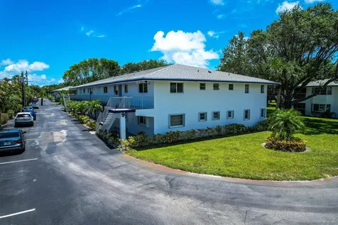 9 Westwood Avenue Tequesta FL 33469