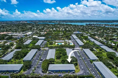 9 Westwood Avenue Tequesta FL 33469