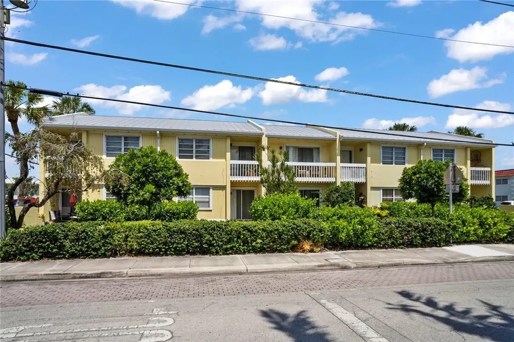 2121 NE 36th Street Lighthouse Point FL 33064