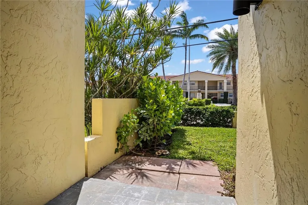 2121 NE 36th Street Lighthouse Point FL 33064