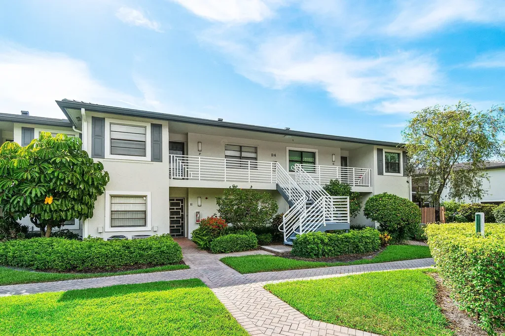 24 Southport Lane Boynton Beach FL 33436