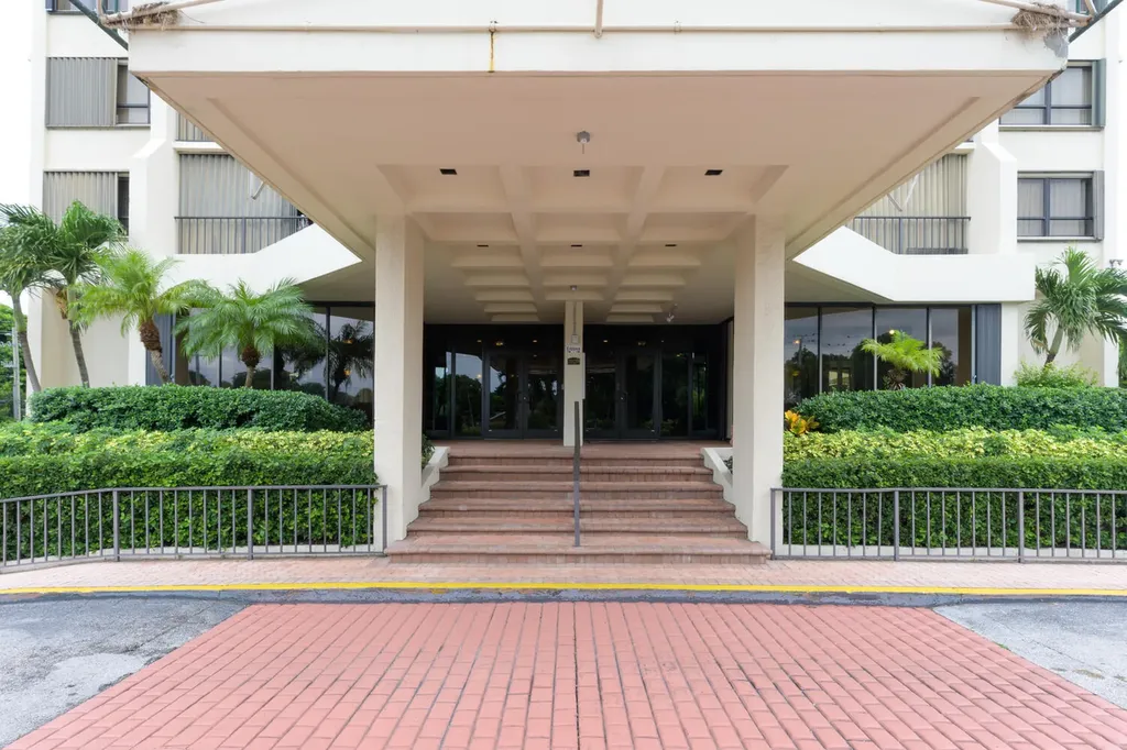 5600 N Flagler Drive West Palm Beach FL 33407