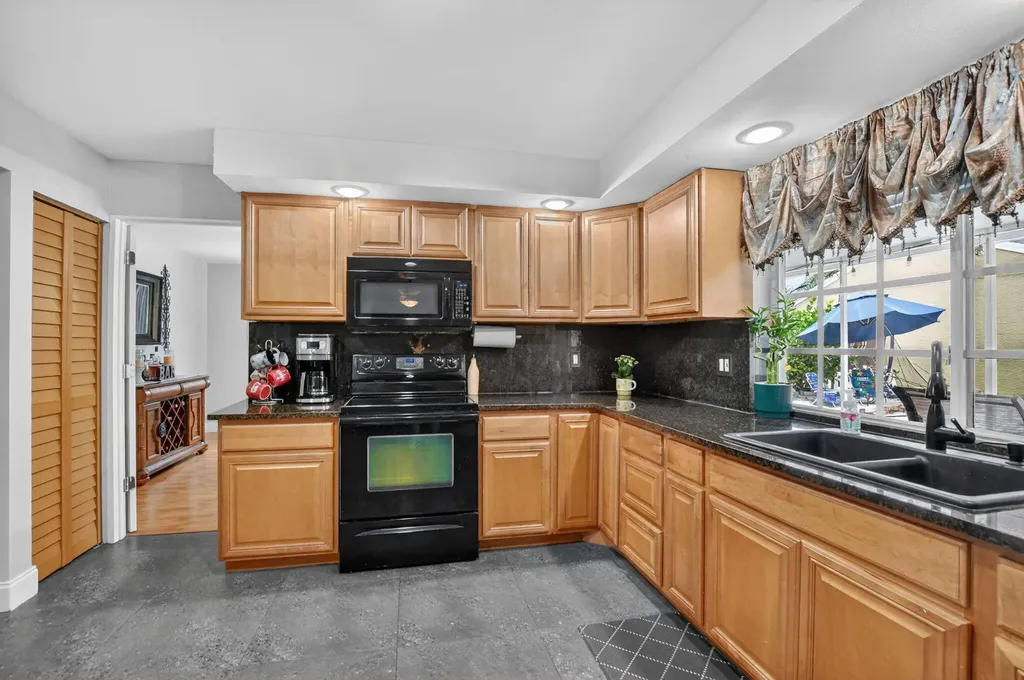 9976 Robins Nest Road Boca Raton FL 33496