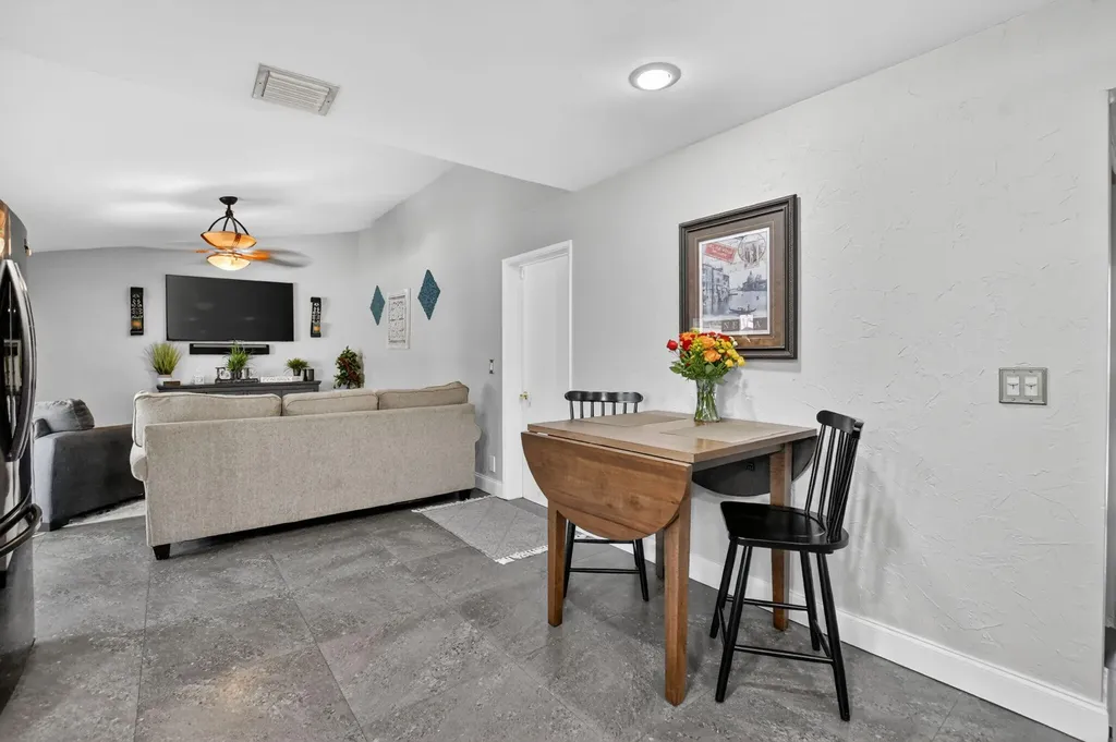 9976 Robins Nest Road Boca Raton FL 33496