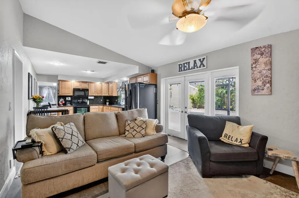 9976 Robins Nest Road Boca Raton FL 33496