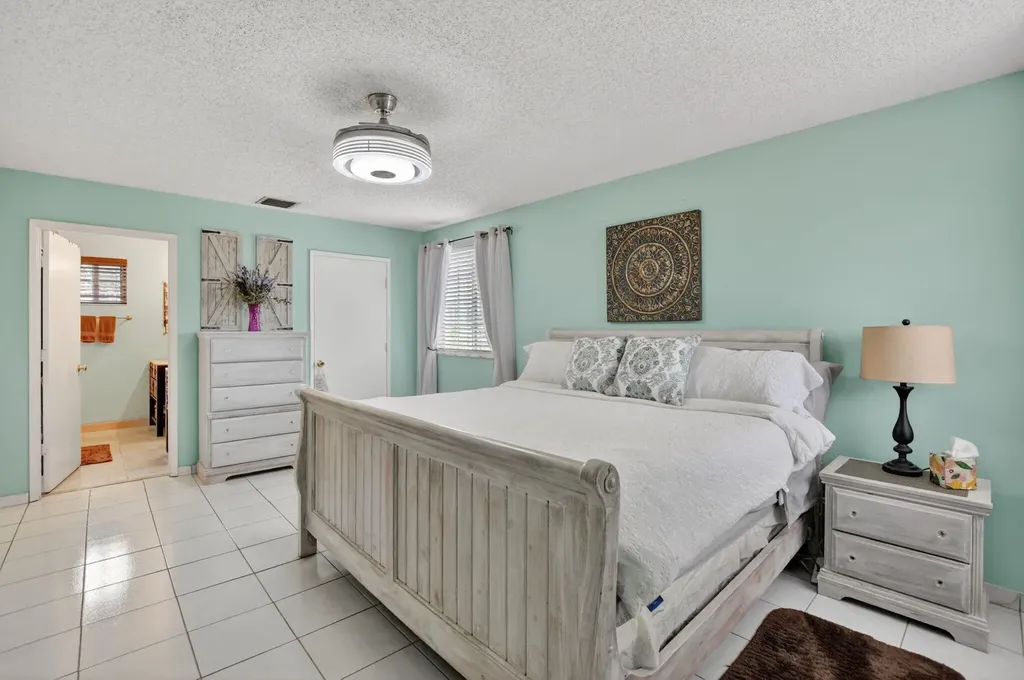 9976 Robins Nest Road Boca Raton FL 33496