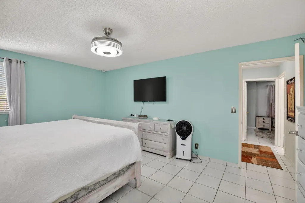 9976 Robins Nest Road Boca Raton FL 33496