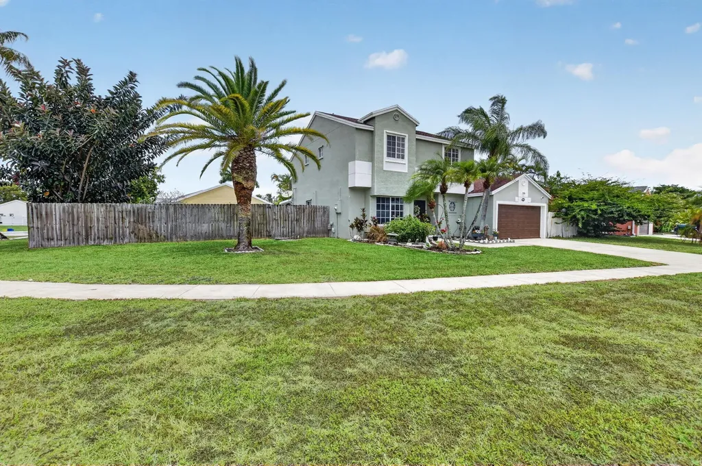 9976 Robins Nest Road Boca Raton FL 33496