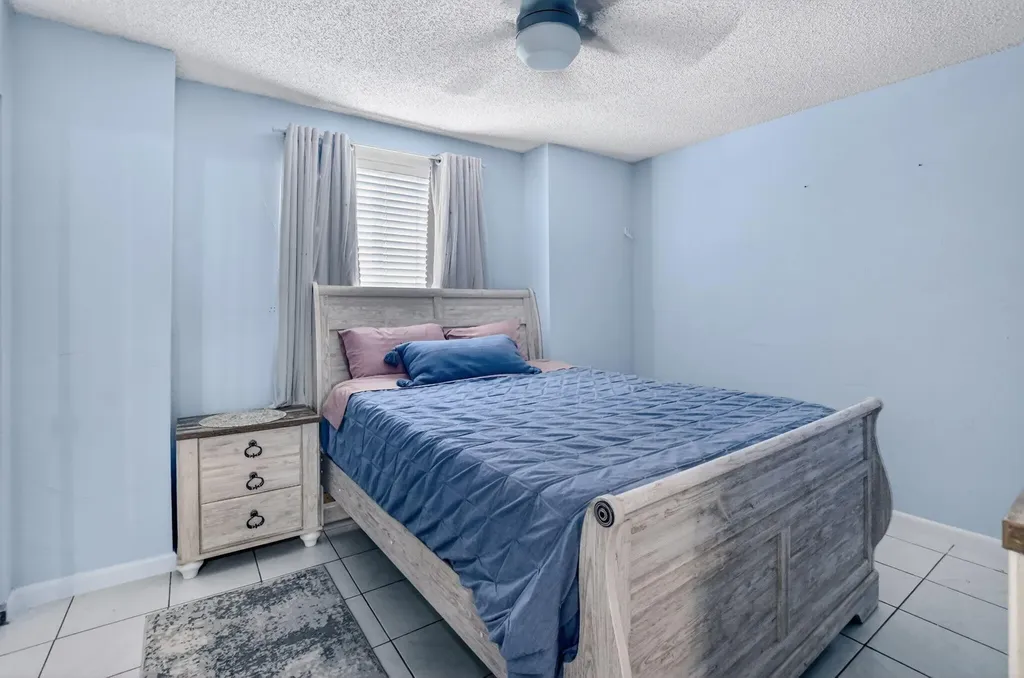 9976 Robins Nest Road Boca Raton FL 33496