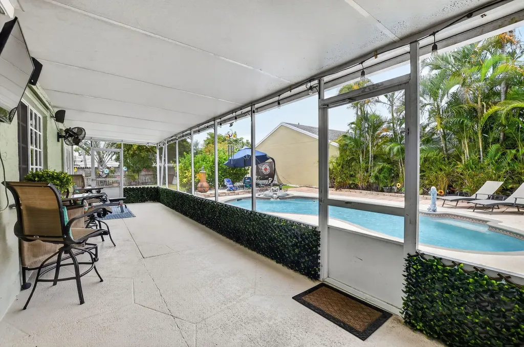 9976 Robins Nest Road Boca Raton FL 33496