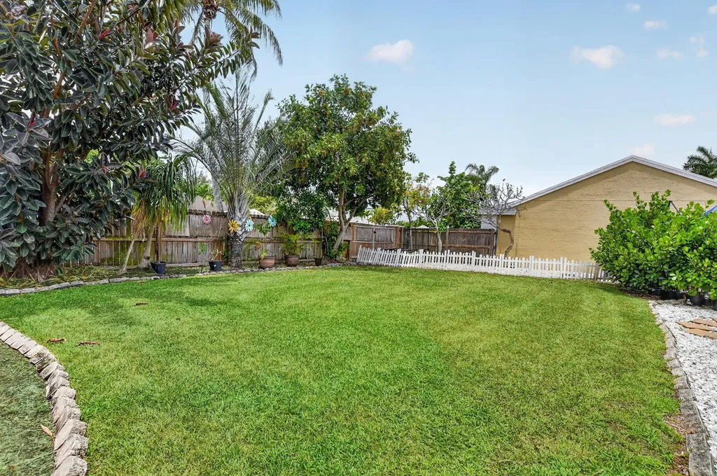 9976 Robins Nest Road Boca Raton FL 33496