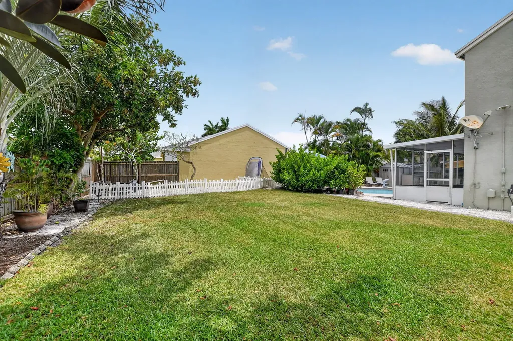 9976 Robins Nest Road Boca Raton FL 33496
