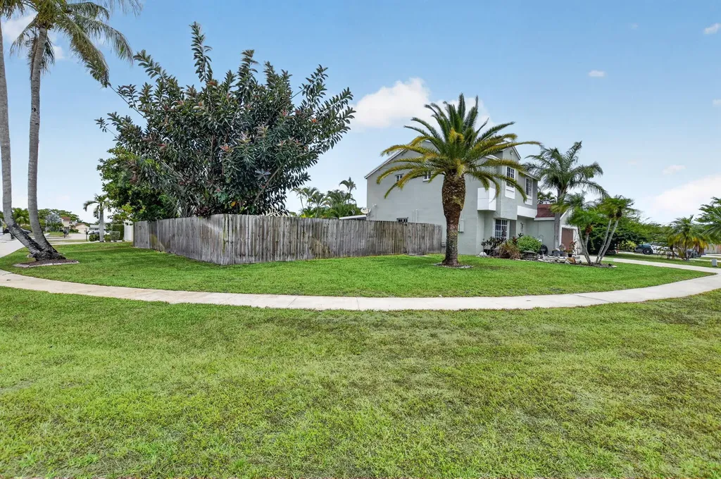 9976 Robins Nest Road Boca Raton FL 33496