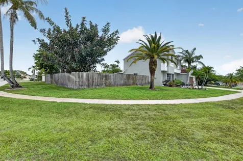 9976 Robins Nest Road Boca Raton FL 33496