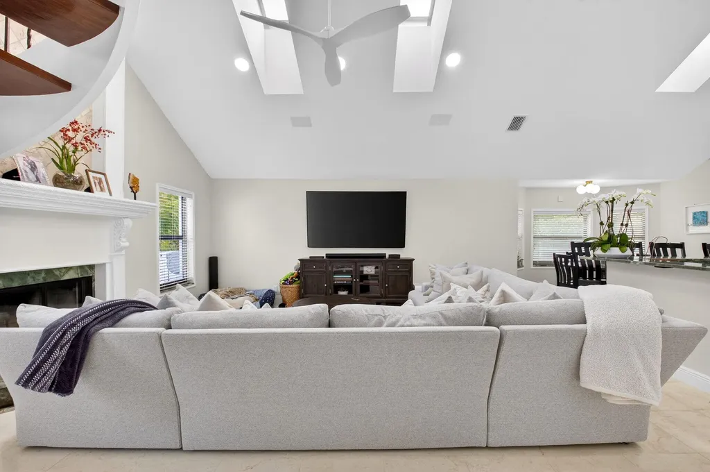 10655 Rio Hermoso Delray Beach FL 33446